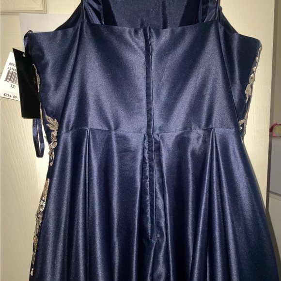 Dress - Picture 8 of 8